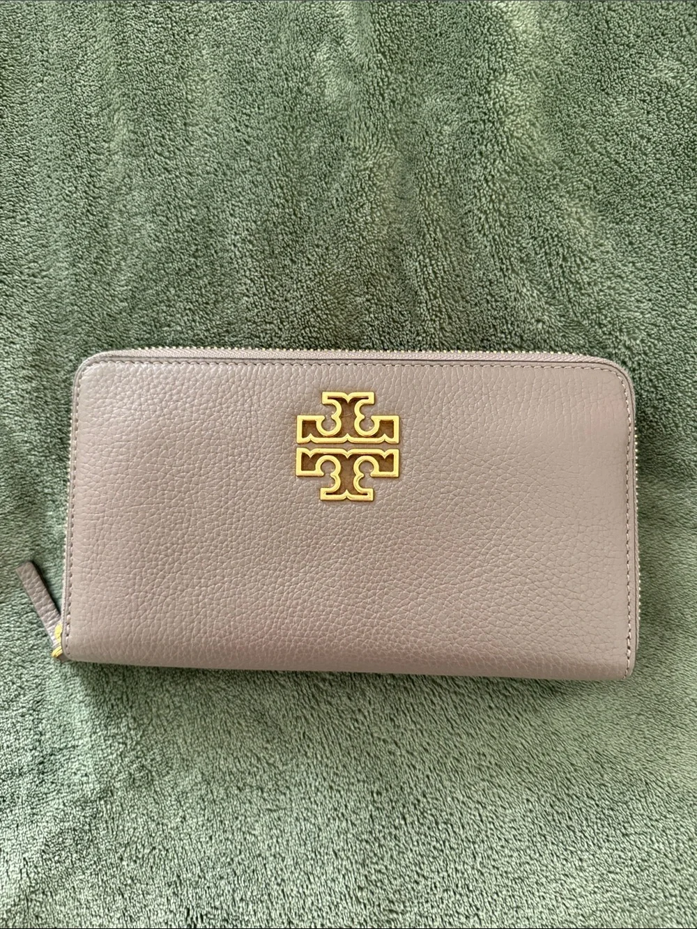 NWT Tory Burch Britten Zip Continental Wallet with Gold Logo